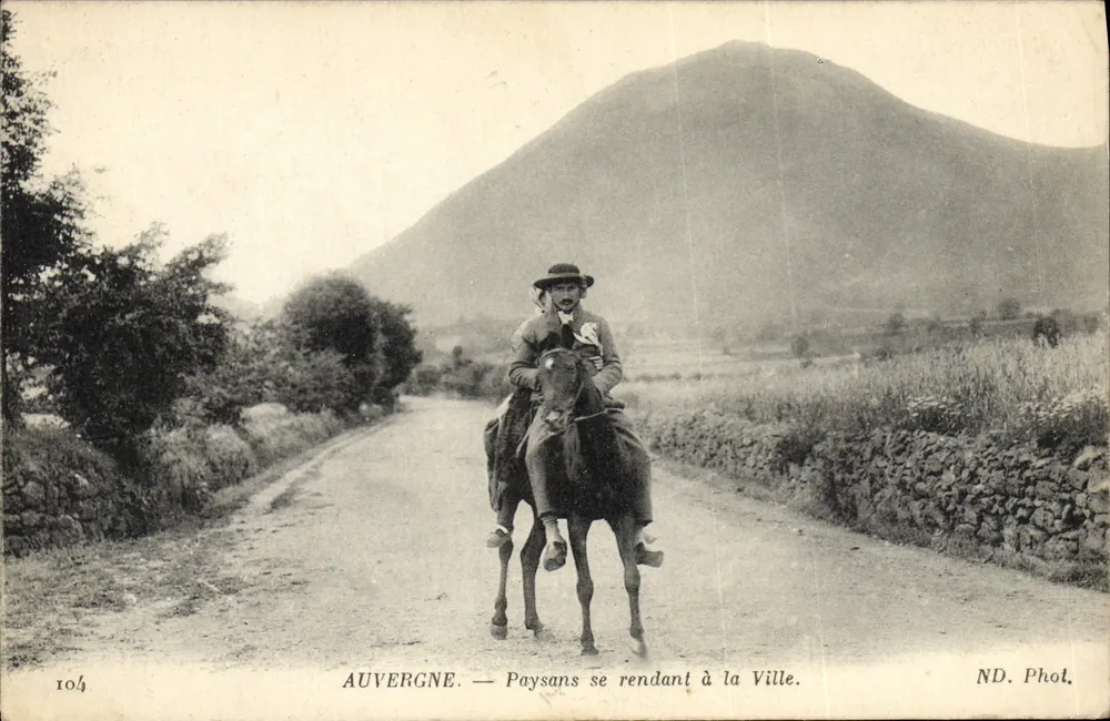 Auvergne — Bauern auf dem Weg in die Stadt — ND. Phot. - Vorderseite