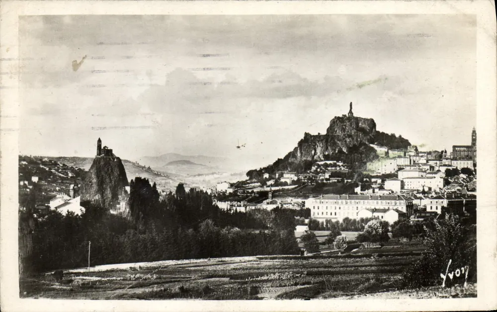 Le Puy-en-Velay — Die Rochers de Cornelle und Saint-Michel-d'Aiguilhe — Yv017 - Vorderseite