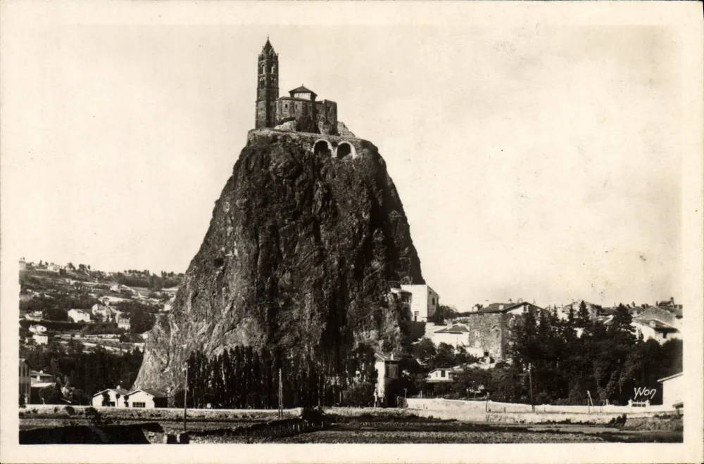 Le Puy — Die Kapelle und der Felsen Saint-Michel d'Aiguilhe — Les Éditions d'Art Yvon, Paris - Vorderseite