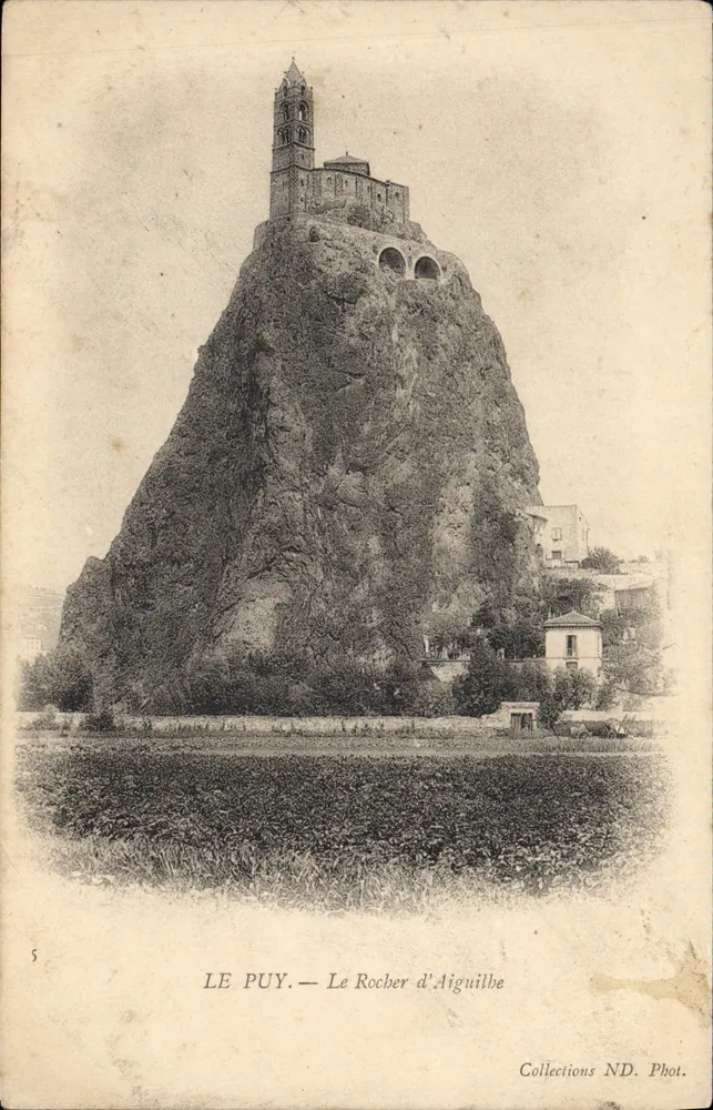 Le Puy — O Rocher d'Aiguilbe — Collections ND. Phot. - Frente