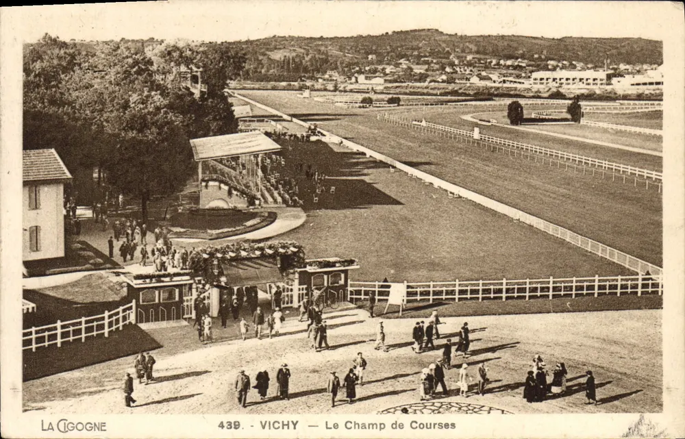 Vichy — O Campo de Corridas — La Cigogne, n°439 - Frente