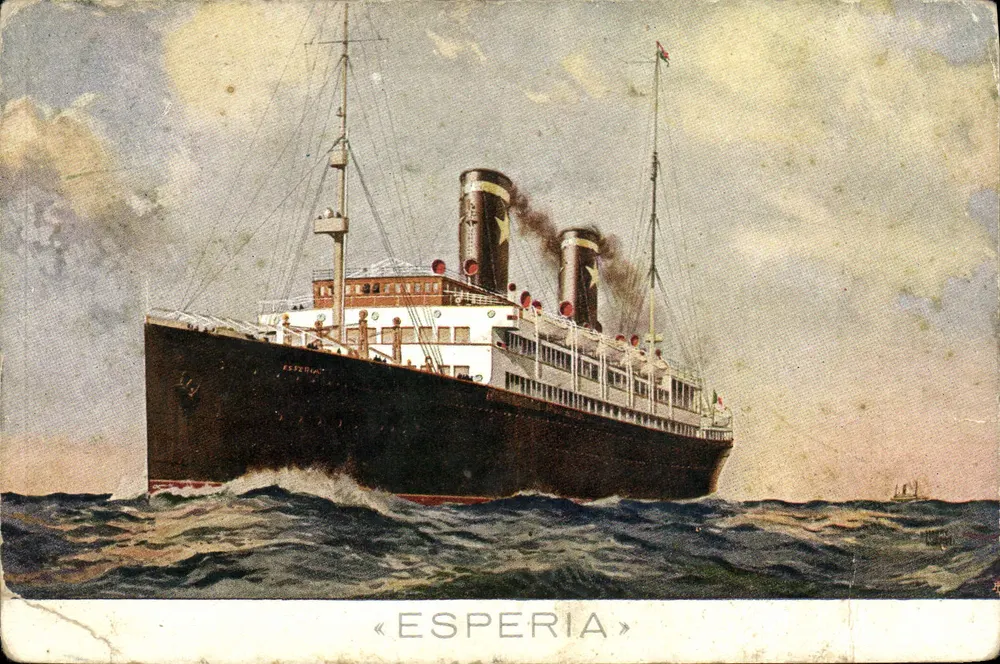 O navio de passageiros « Espereria » — Sociedade Italiana Servizi Marittimi — número de série não visível - Frente