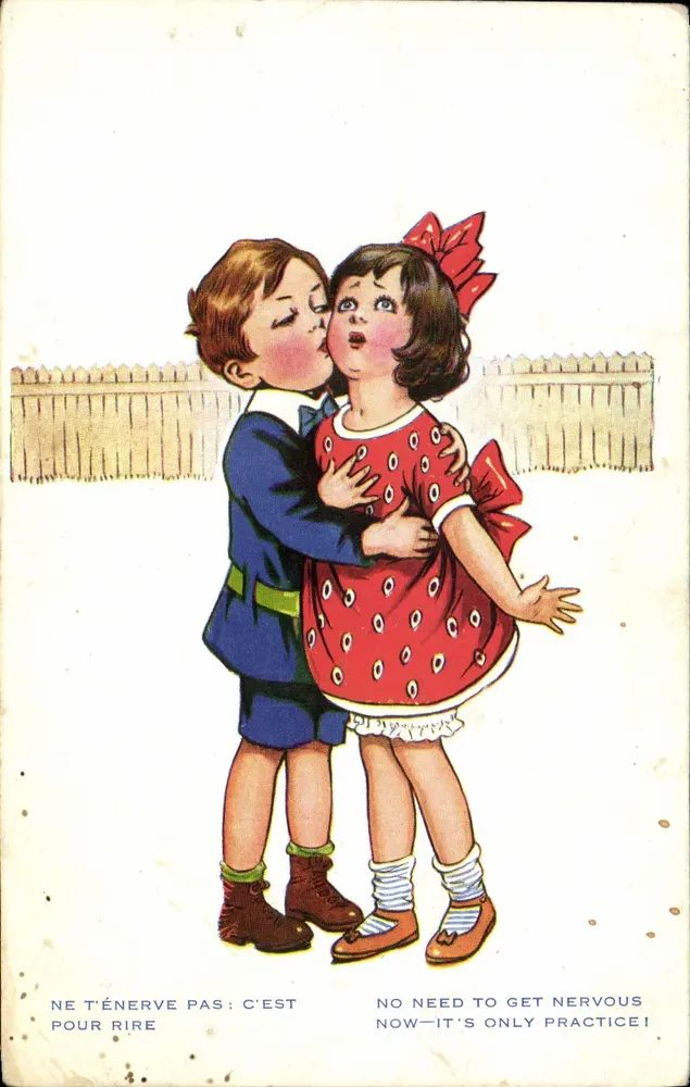 Kind küsst ein Mädchen — humoristische Ansichtskarte — G. A. & Co. Ltd., London - Vorderseite