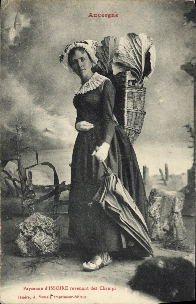 Bäuerin aus Issoire, die aus den Feldern kommt — Auvergne, Verlag A. Vessey, n° 16 - Vorderseite