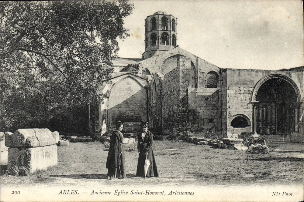 Arles — Ancienne Église Saint-Honorat, Arlésiennes — ND Phot. n° 200 - Recto