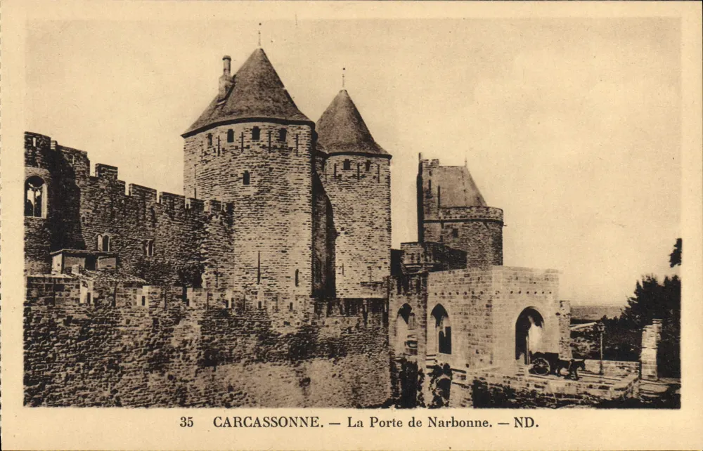 Carcassonne — A Porta de Narbonne — ND. - Frente