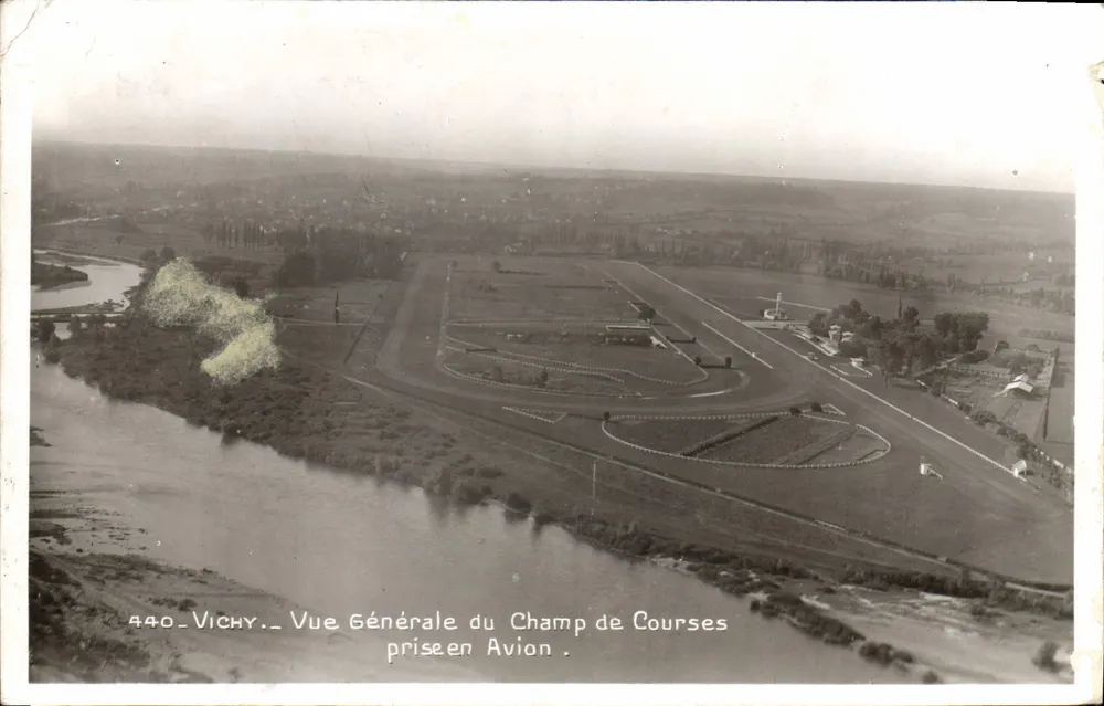Vichy — Allgemeine Ansicht des Rennplatzes vom Flugzeug aus — Verlag Vichy, n° 440 - Vorderseite