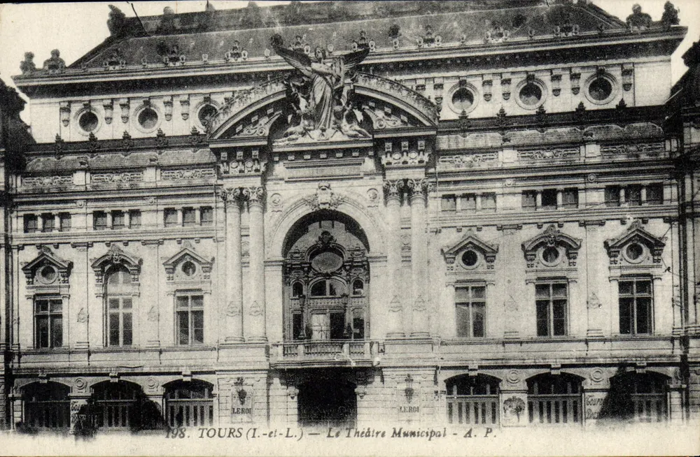Tours (Indre-et-Loire) — O Teatro Municipal — A. P. — n°198 - Frente