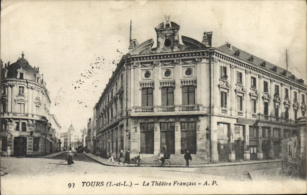 Tours (I.-et-L.) — O Teatro Francês — A.P. - Frente