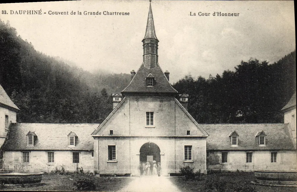 Dauphiné - Kloster der Grande Chartreuse - Der Ehrenhof - Vorderseite