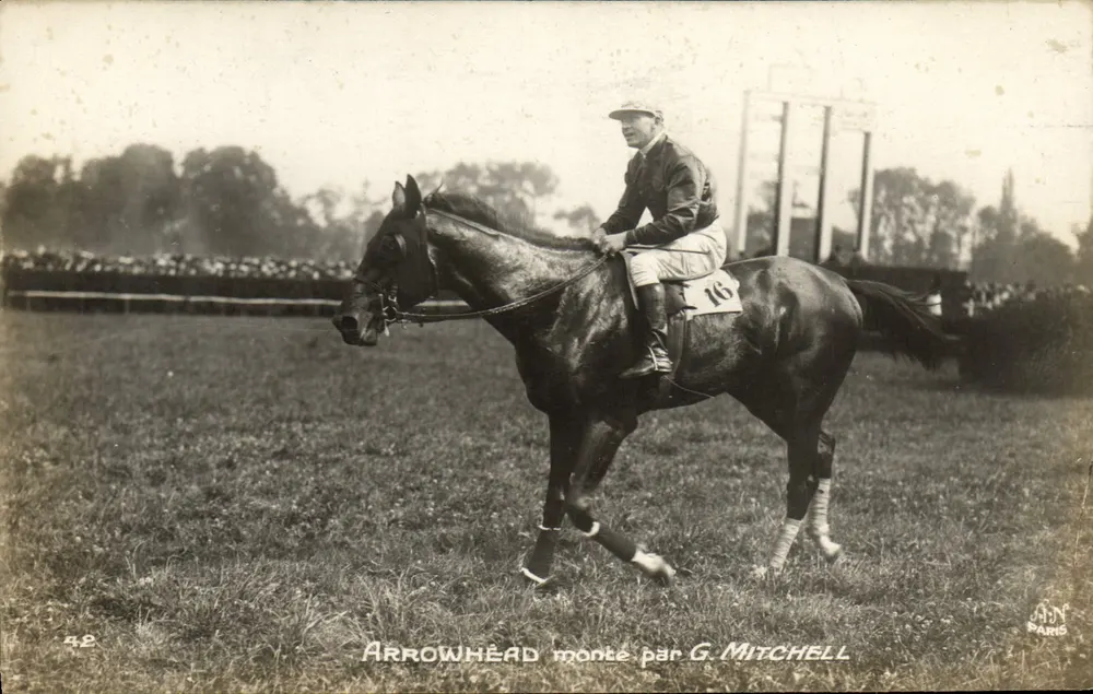 Arrowhead montado por G. Mitchell — corrida de cavalo — editor JANN PARIS, n°42 - Frente