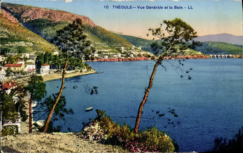 Théoule — Vista Geral e a Baía — LL - Frente