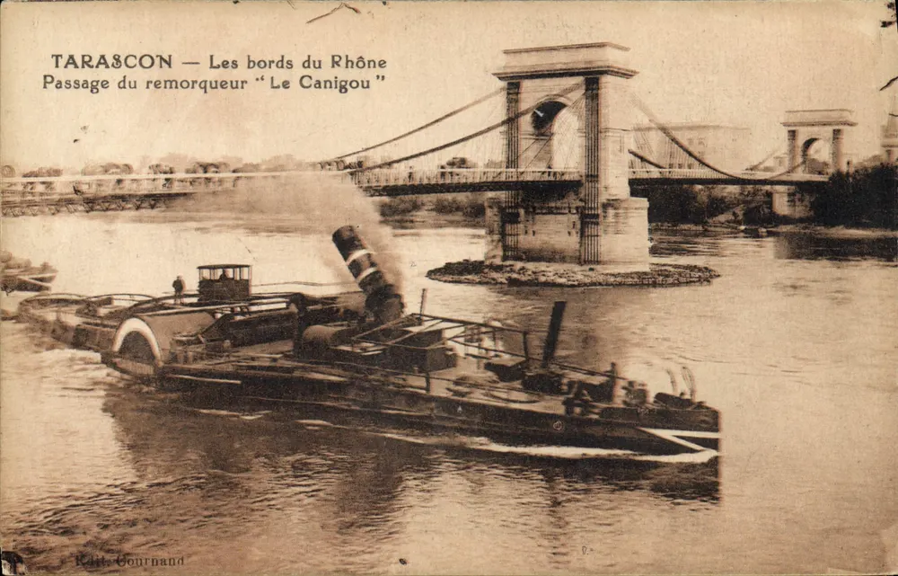 Tarascon — Ufer des Rhônes — Passage des Schleppers "Le Canigou" — Verlag: K. Courmand - Vorderseite