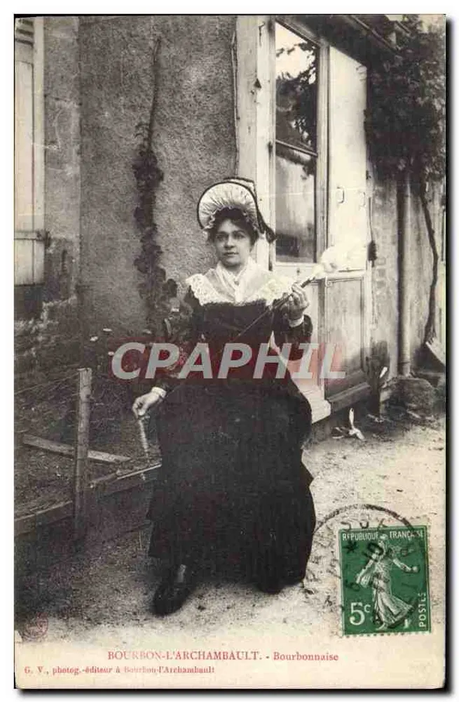 Mulher em traje tradicional — Bourbon-L'Archambault — G. V., fotógrafo-editor em Bourbon-L'Archambault - Frente