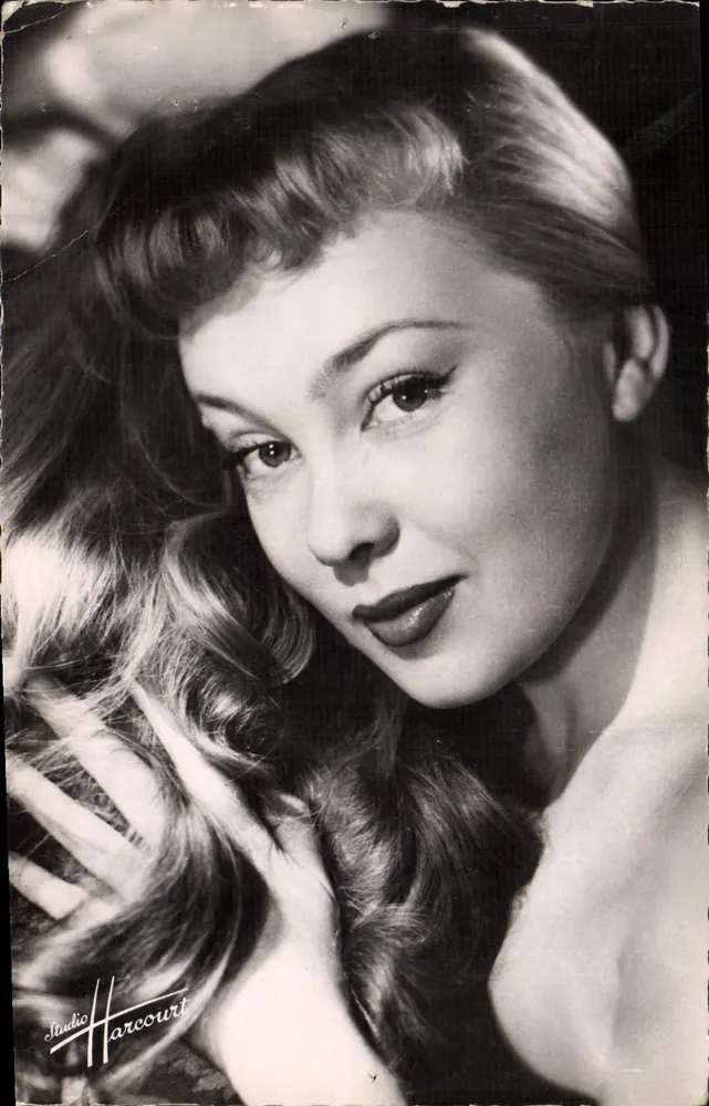 Dominique Wilms — retrato feminino — Studio Harcourt - Frente