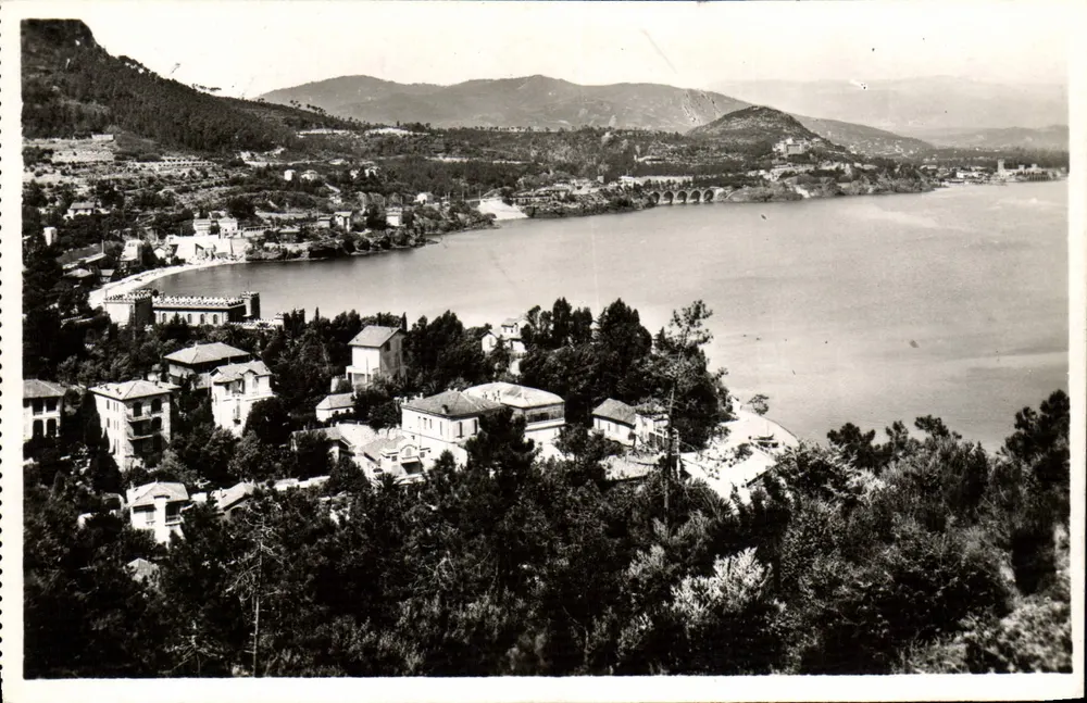 Théoule-sur-Mer e o Golfo da Napoule — Coleção «A Costa da Azur» — editor RELLA - Frente