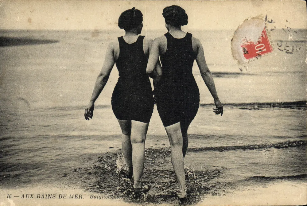 Duas banhistas — Nos Banhos de Mar — Baignedusos - Frente