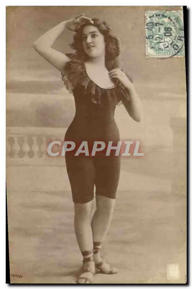 Jeune femme en maillot de bain — pose de studio — éditeur Gramotypie, Berlin, n° 103/19 - Frente