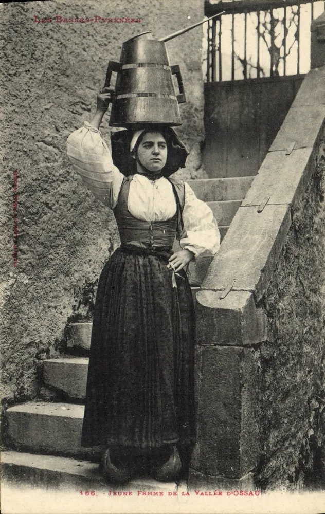 Junge Frau aus der Ossau-Tal — Die Niederen Pyrenäen — Verlag L.F. Nr. 166 - Vorderseite