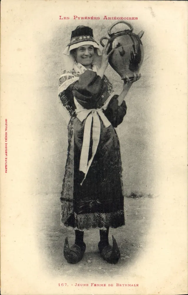 Junge Frau aus Bethmale — Les Pyrénées Ariégeoises — Phototype Labruche Toulouse - Vorderseite