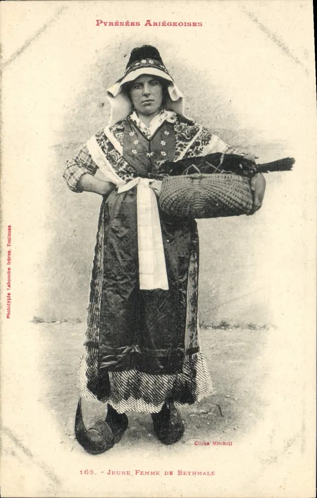Junge Frau von Bethmale — Pyrénées Ariégeoises — Phototypie Laboude Brüder, Toulouse, n°168 - Vorderseite