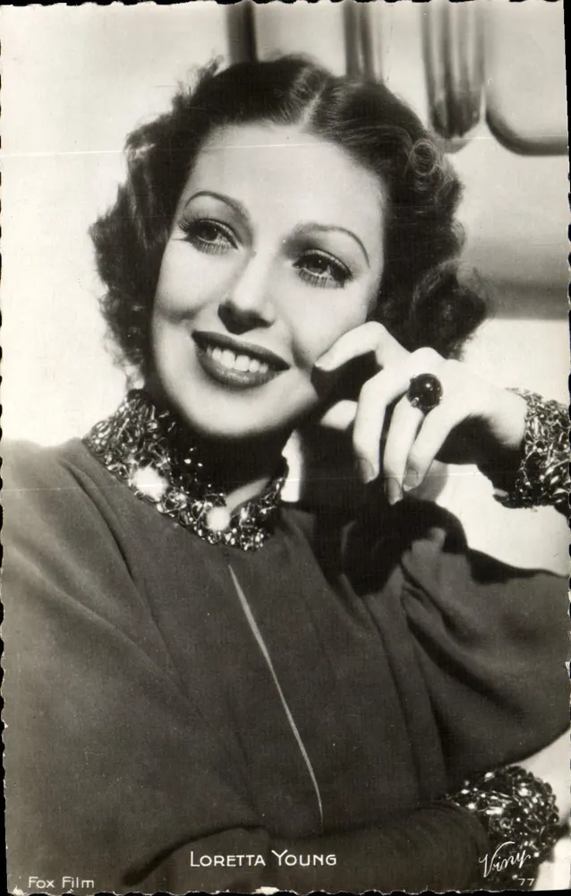 Loretta Young — atriz — Fox Film, Vany 77 - Frente