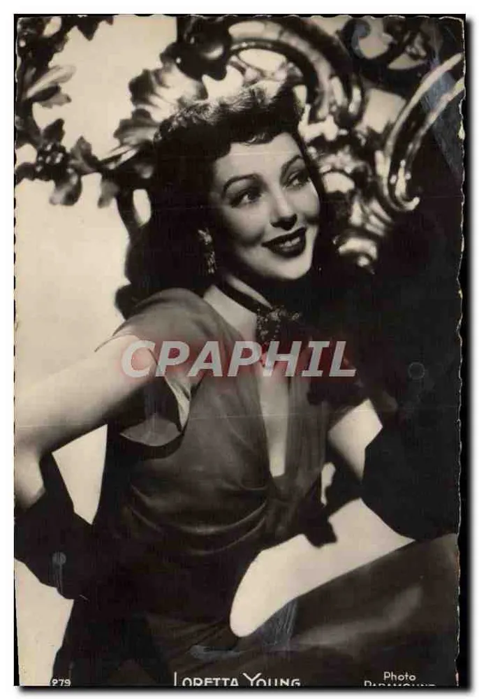 Loretta Young — retrato — Foto Richomme, n° 979 - Frente