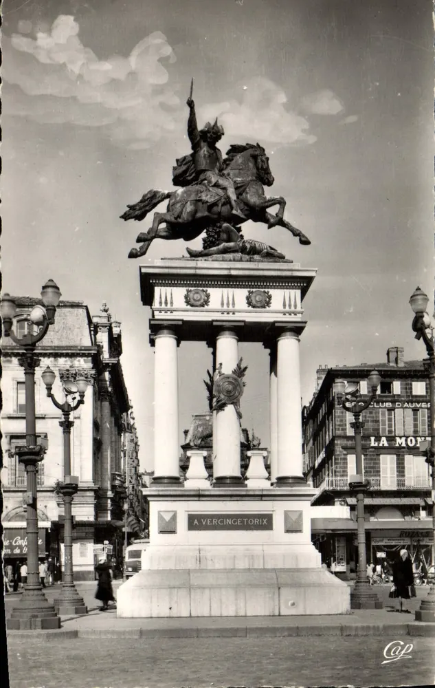 Monumento de Vercingétorix — Clermont-Ferrand — editor Cap - Frente