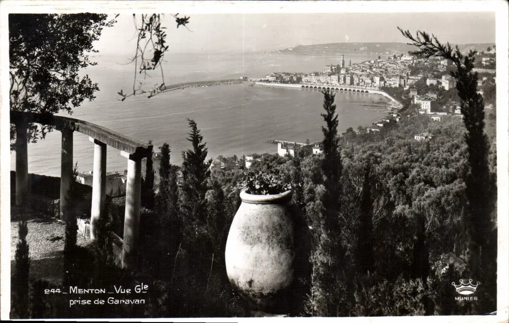 Menton — Vista de Garavan — Edições Art Munier, n° 844 - Frente