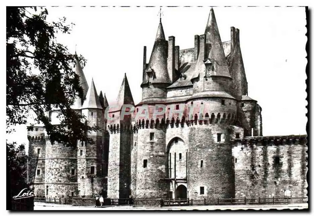 Vitre — Facha da Fortaleza do Século XIV — Edições de Arte 'Loïc' - Frente
