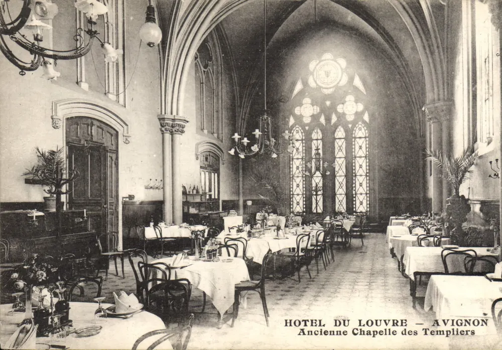 Hôtel du Louvre — Ehemalige Kapelle der Templer — Avignon - Vorderseite