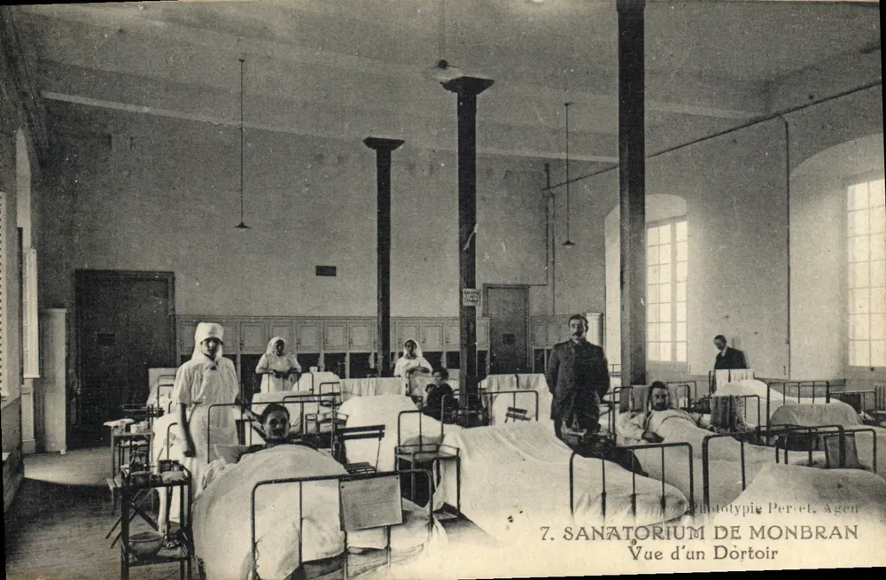 Sanatorium de Monbran — Ansicht eines Schlafraums — Phototypie Peret, Agen - Vorderseite
