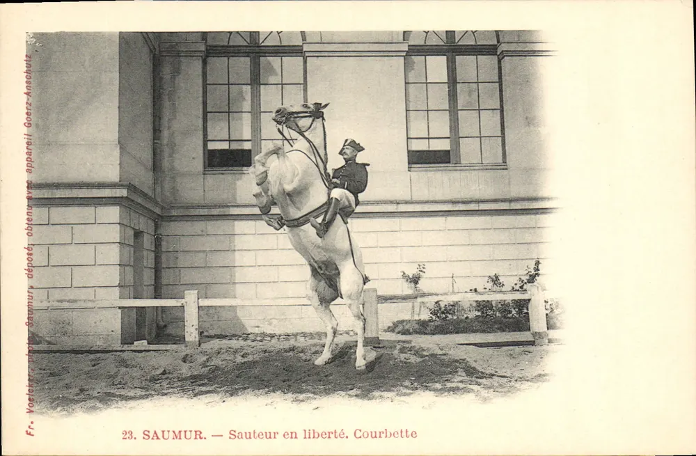 Saumur — Springreiter in Freiheit. Curvet — Fr. Yoelker, Nr. 23 - Vorderseite