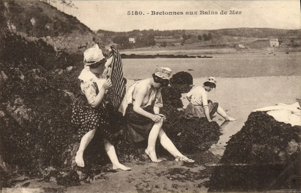 Bretonische Frauen am Seebad — Serie 5180 — C. J. E. Rémonic - Vorderseite