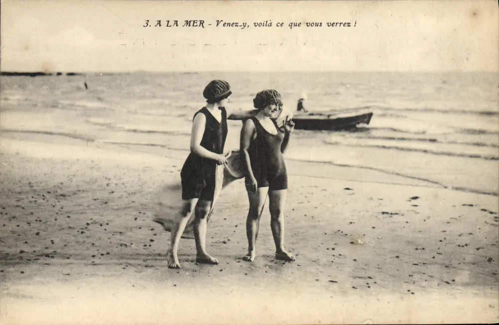 Duas mulheres em maiôs em uma praia — A LA MER - Venha, eis o que você verá! — J. NIZAIS, Editor, Nantes - Frente