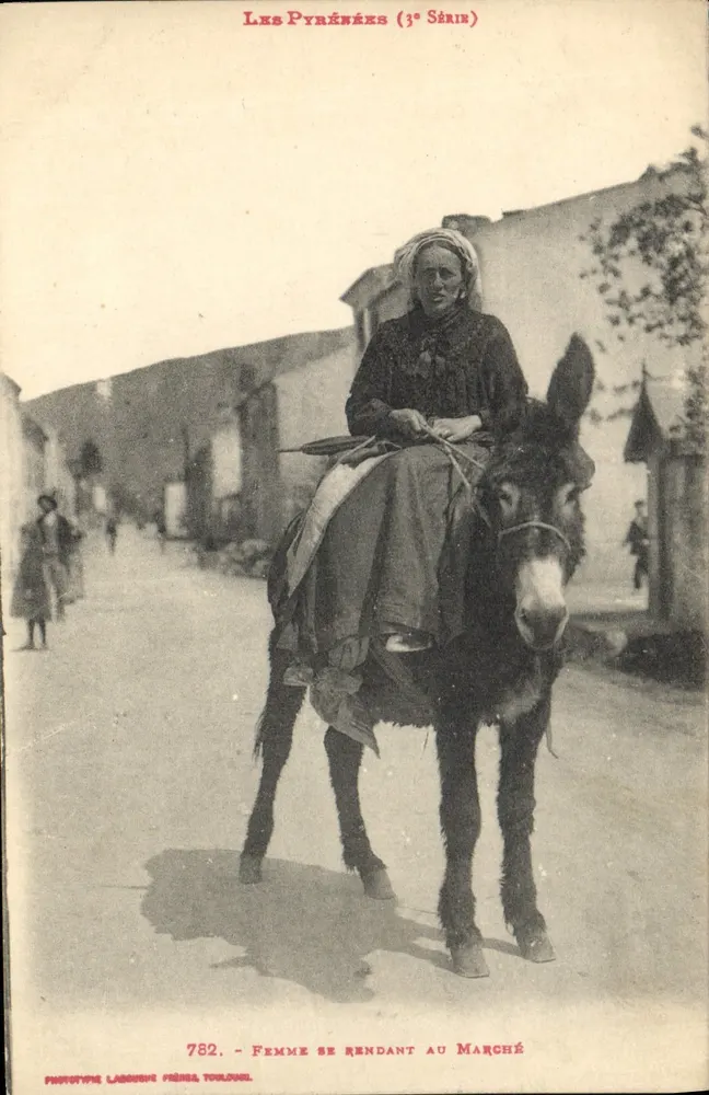 Frau auf dem Weg zum Markt — Die Pyrenäen (3. Serie) — Phototype Labouré, Toulouse - Vorderseite