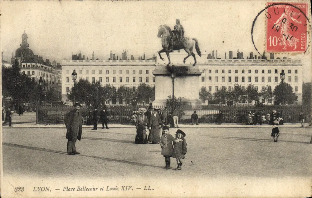 LYON. — Place Bellecour und Louis XIV. — LL. — n° 323 - Vorderseite