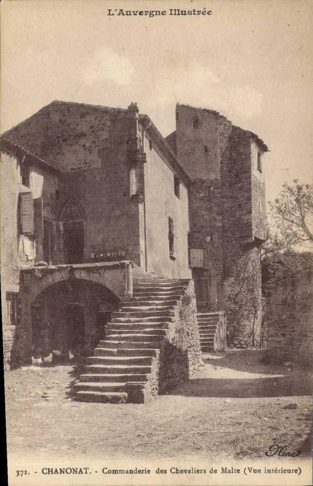 Chanonat — Comandaria dos Cavaleiros de Malta (Visão interior) — L'Auvergne Ilustrada n°371 - Frente
