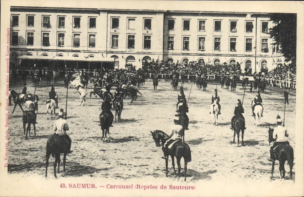 Saumur — Karussell (Wiederholung von Sprüngen) — photo Guerry-Anschutz, Nr. 43 - Vorderseite