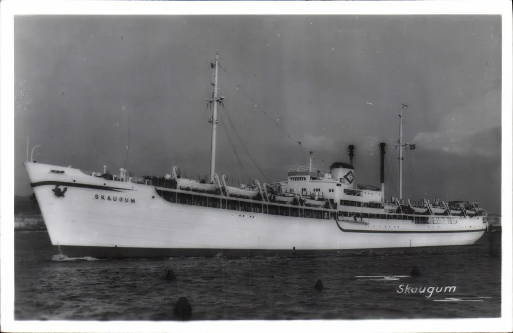 O navio Skaugum — foto de navio a vapor — - Frente