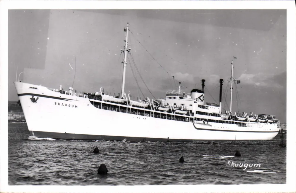 O navio Skaugum — foto de porto — reprodução proibida - Frente