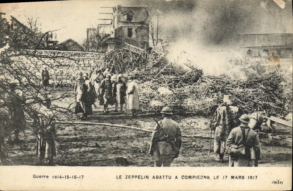 Zeppelin abgeschossen in Compiègne — 17. März 1917 — Verlag R. Le Boley, Druck von Adis, Paris - Vorderseite