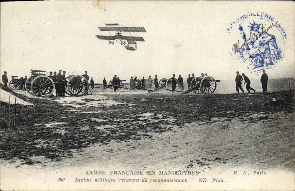 Französische Armee in Manövern — Militärflugzeug kehrt von Aufklärung zurück — E. A., Paris, Nr. 290 - Vorderseite