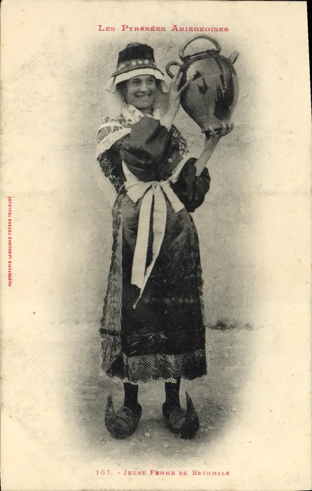 Junge Frau aus Bethmale — Die Ariégeoise Pyrenäen — Phototype Labouche Frères Toulouse - Vorderseite