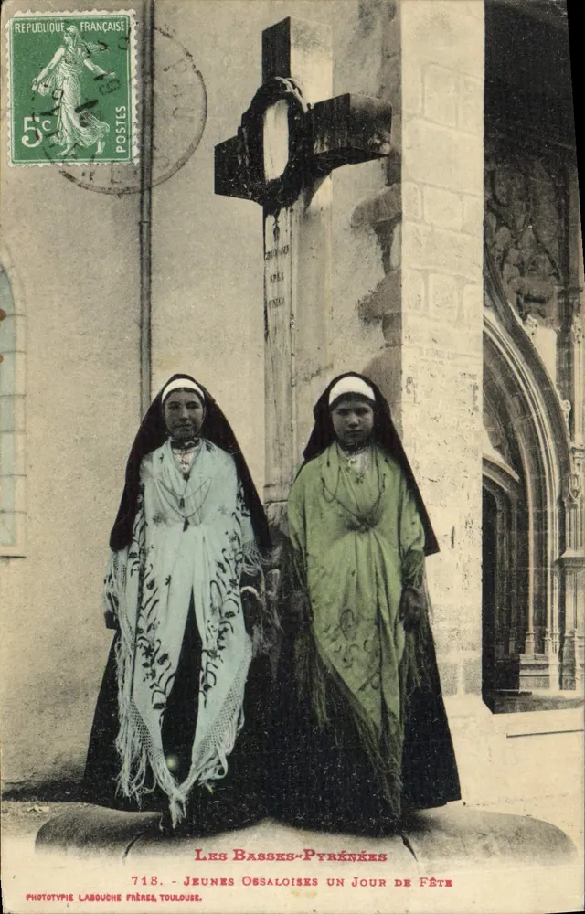 Les Basses-Pyrénées — Junge Ossaloises an einem Festtag — Phototypie Labouche Frères, Toulouse, n°718 - Vorderseite
