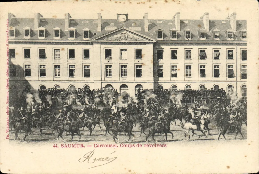 Saumur — Karussell. Schuss mit Revolvern — Fr. Voelcker, Foto. Saumur, abgegeben bei den Waffen. N°44 - Vorderseite