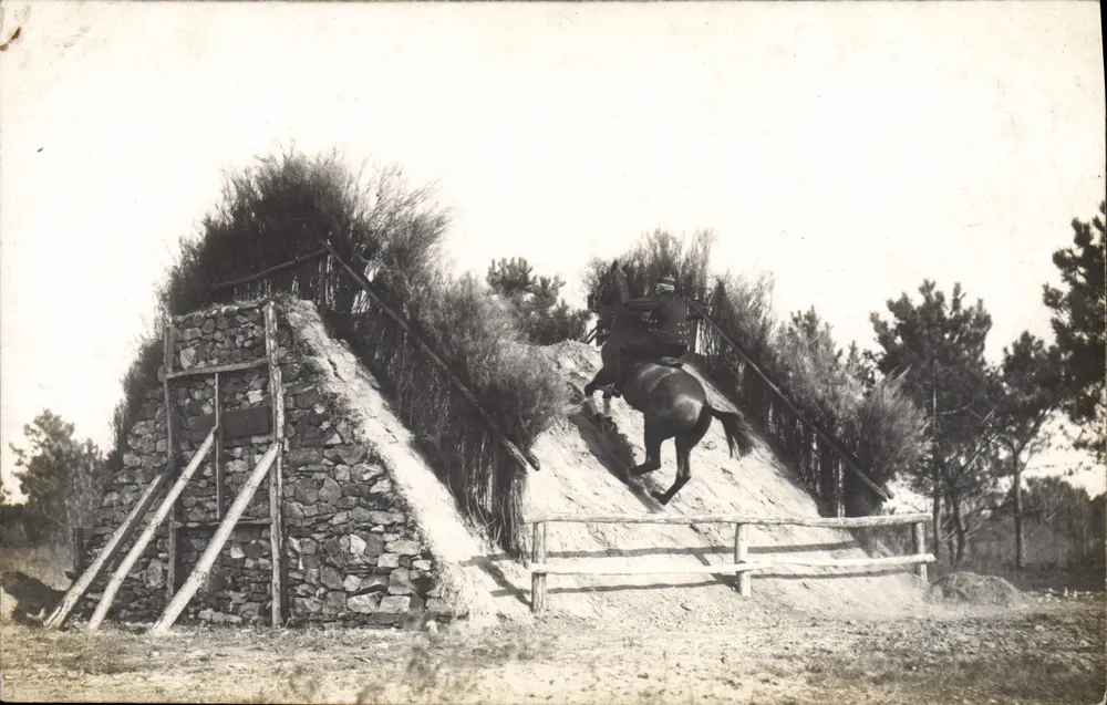 Salto de um cavaleiro sobre um obstáculo — Blangchaud, Salmuc - Frente