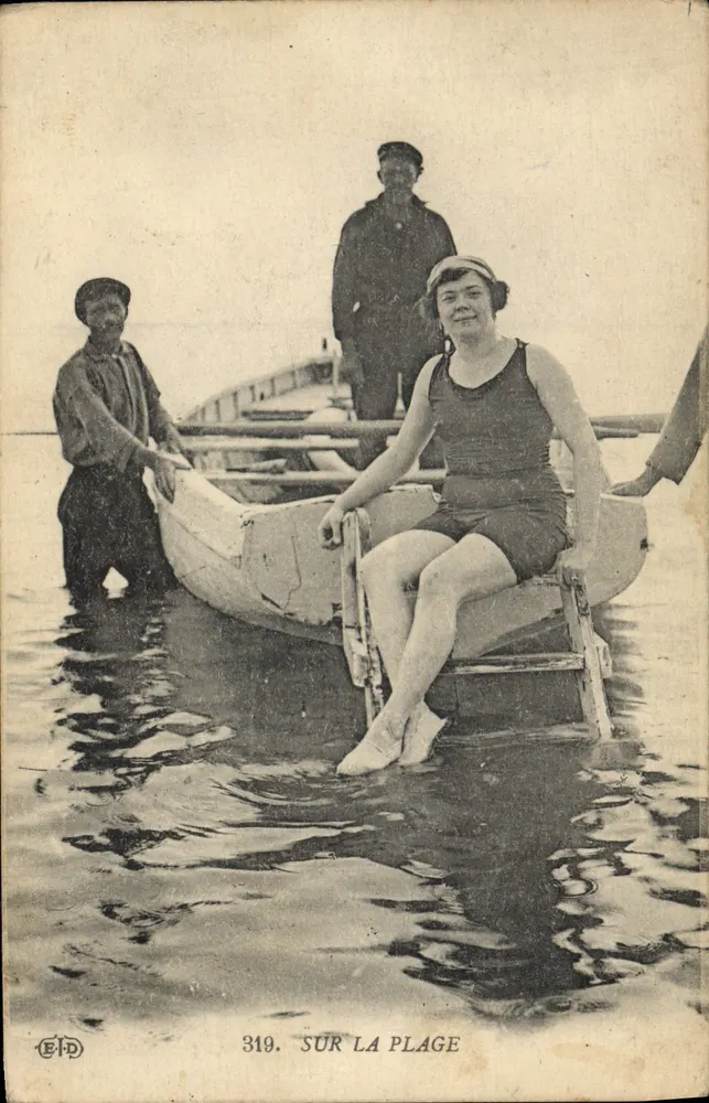 Auf der Strand — Szene mit einer Frau im Badeanzug und zwei Männern — E.P.D. n° 319 - Vorderseite