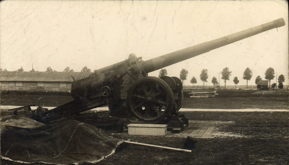 Cañón de artillería — campo militar — editor no identificado - Anverso