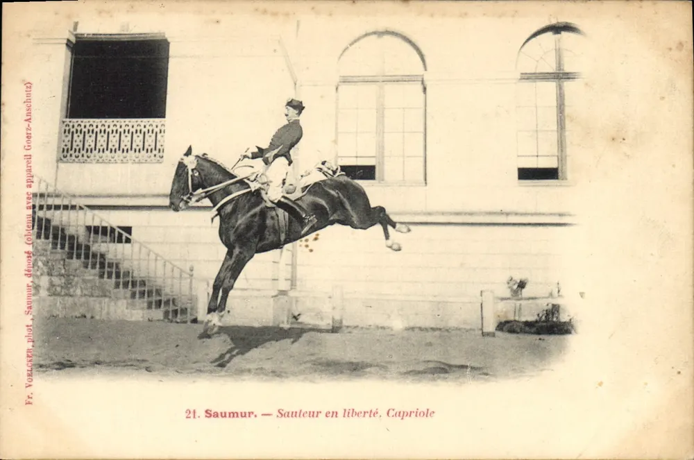 Saumur — Freestyle Springreiter, Capriole — Fr. Vozzecch, phot. Saumur, abgegeben (mit Goertz-Anschutz-Gerät aufgenommen) - Vorderseite
